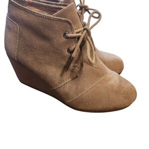 TOMS‎ Suede Wedge Ankle Boots Taupe Lace Up Hidden Wedge Casual Women's Size 5.5